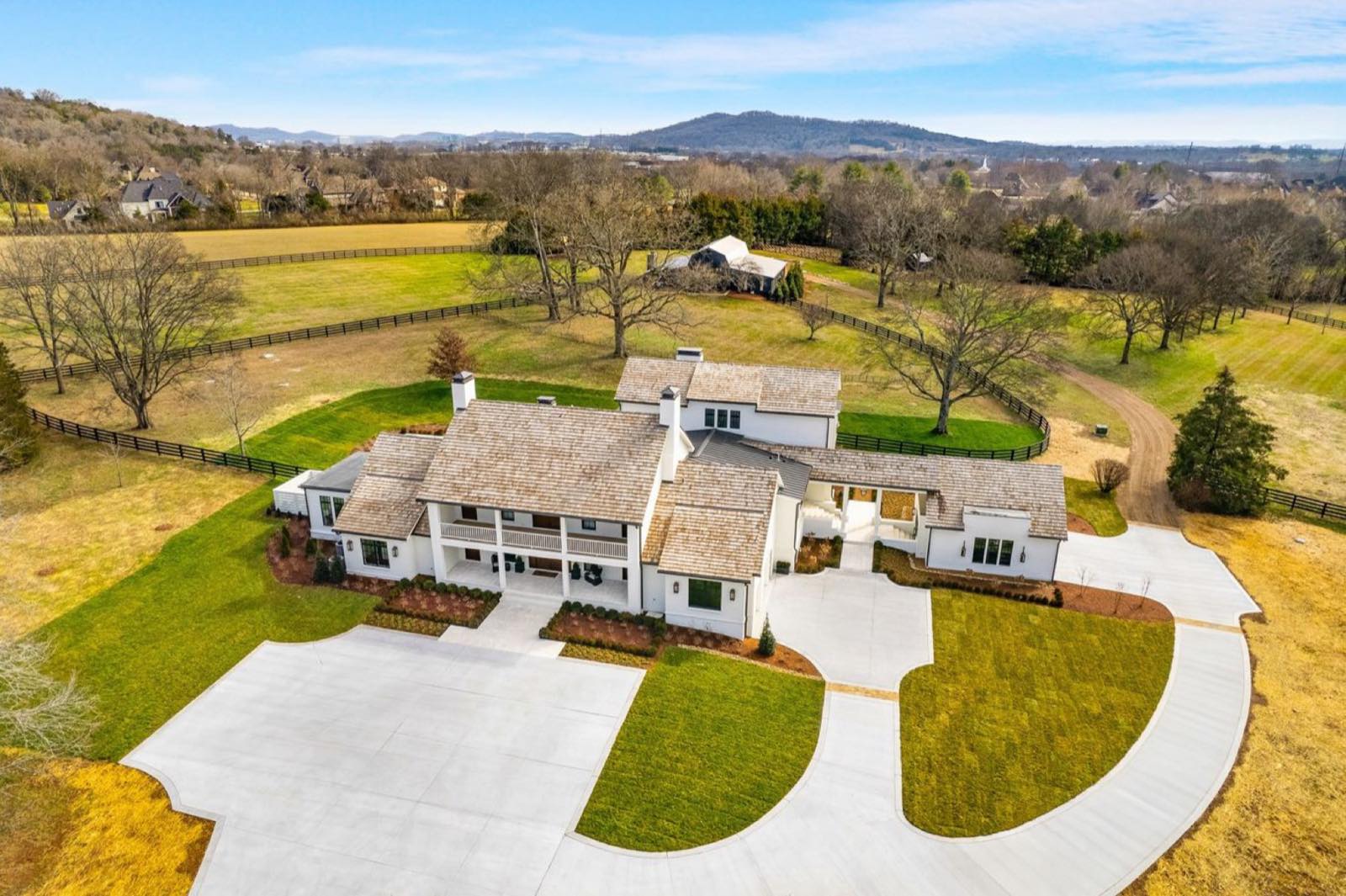 111 Deerfield Ct