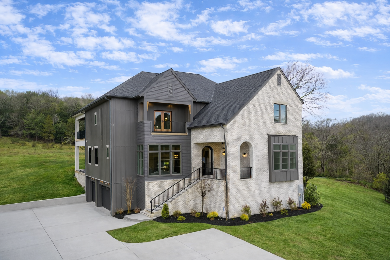 Discover the boundless possibilities of luxury custom-home living with Nashville’s premier home builder at 459 Franklin Rd, Franklin, TN.